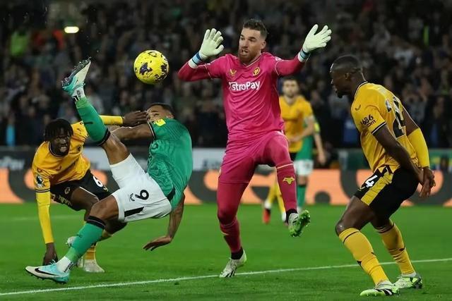 诺里奇客场击败狼队，取得关键胜利