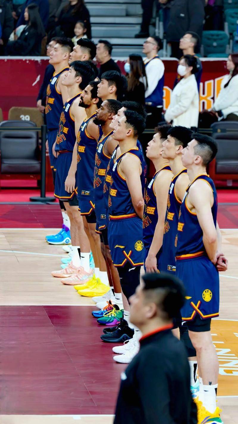 俱乐部引进新外援，球队战斗力大增备战新赛季