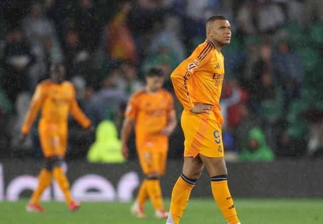 伊斯科神奇得分,皇马闯进欧冠内战半决赛 伊斯科神奇得分,皇马闯进欧冠内战半决赛